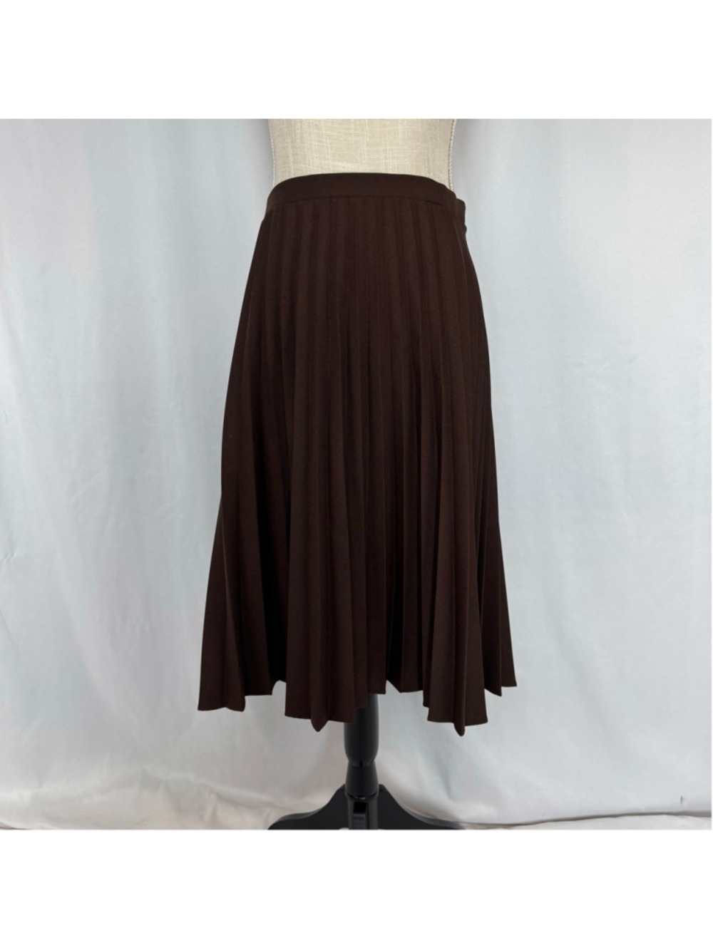 Vintage Brown Pleated Midi Skirt 
Women’s sz 14 or Large Trissi Sport A-line